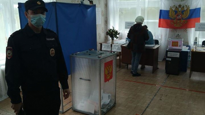 Более 4,5 тыс. полицейских обеспечивают безопасность в первый день выборов на Среднем Урале