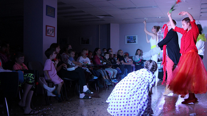 Актёры театра Табакова дали спектакль в свердловской больнице для детей