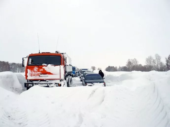 Звоните и жалуйтесь: открыта горячая линия по уборке снега в Свердловской области