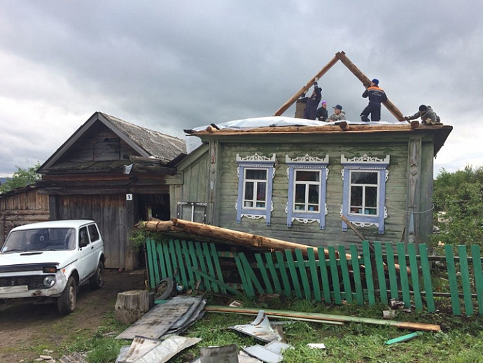 Свыше 3000 человек ликвидируют последствия урагана на Среднем Урале