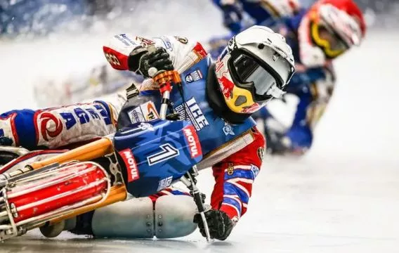 В Каменске-Уральском 9 декабря стартует чемпионат суперлиги по мотогонкам на льду